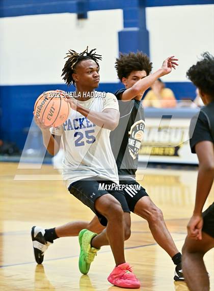 Thumbnail 1 in East Lake vs Largo (The Hoop Vibe) photogallery.