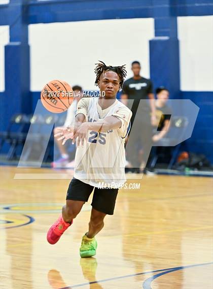Thumbnail 2 in East Lake vs Largo (The Hoop Vibe) photogallery.