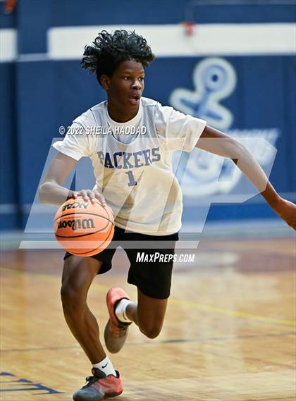 Thumbnail 1 in East Lake vs Largo (The Hoop Vibe) photogallery.