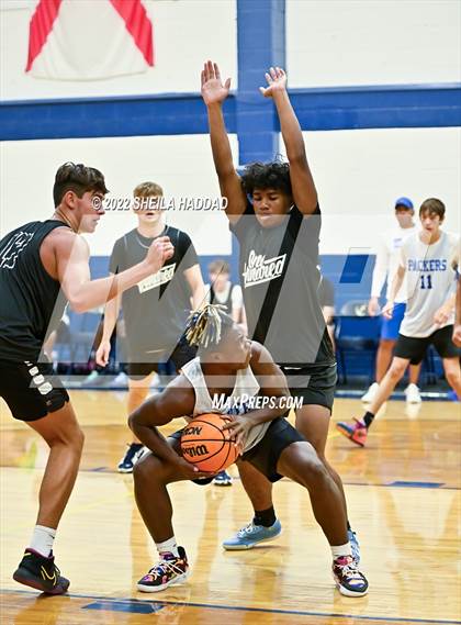 Thumbnail 1 in East Lake vs Largo (The Hoop Vibe) photogallery.