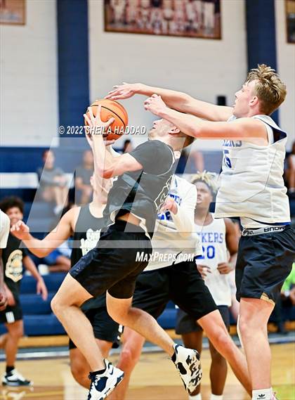 Thumbnail 1 in East Lake vs Largo (The Hoop Vibe) photogallery.