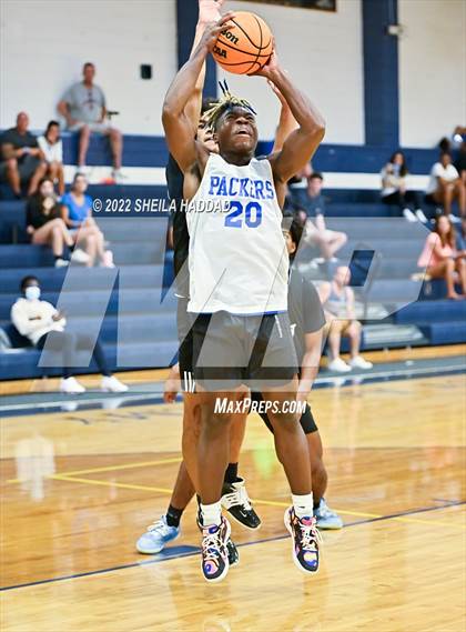 Thumbnail 1 in East Lake vs Largo (The Hoop Vibe) photogallery.