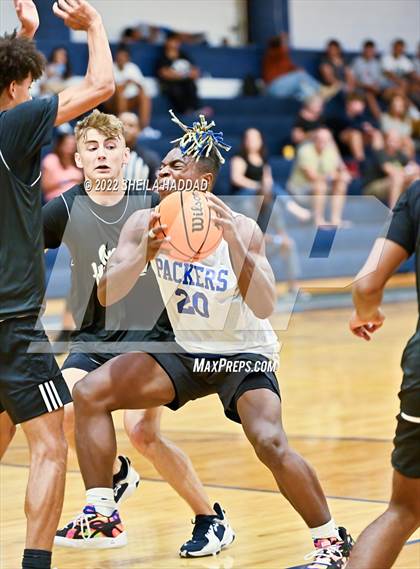 Thumbnail 2 in East Lake vs Largo (The Hoop Vibe) photogallery.