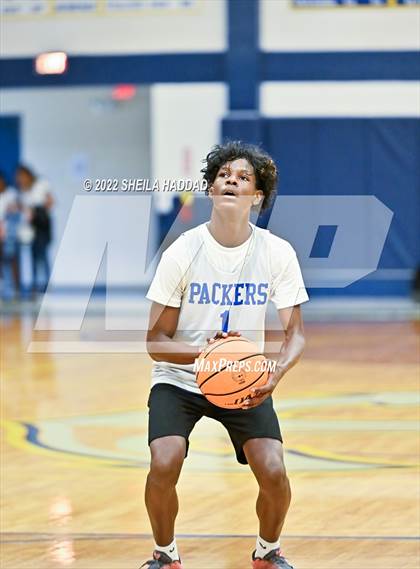 Thumbnail 3 in East Lake vs Largo (The Hoop Vibe) photogallery.
