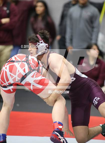 Thumbnail 2 in UIL 4A/5A Regional Wrestling Championships photogallery.