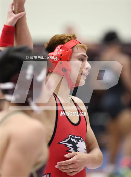 Thumbnail 2 in UIL 4A/5A Regional Wrestling Championships photogallery.