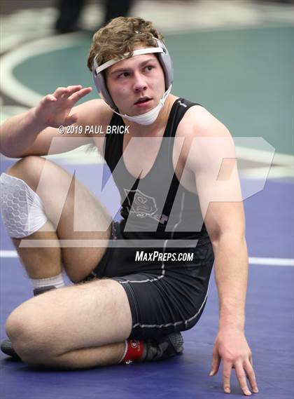 Thumbnail 2 in UIL 4A/5A Regional Wrestling Championships photogallery.