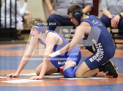 Thumbnail 3 in UIL 4A/5A Regional Wrestling Championships photogallery.