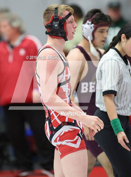 Thumbnail 2 in UIL 4A/5A Regional Wrestling Championships photogallery.