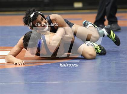 Thumbnail 2 in UIL 4A/5A Regional Wrestling Championships photogallery.