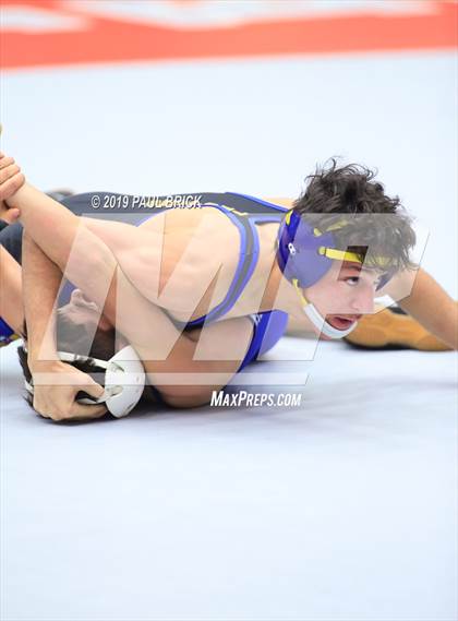 Thumbnail 3 in UIL 4A/5A Regional Wrestling Championships photogallery.