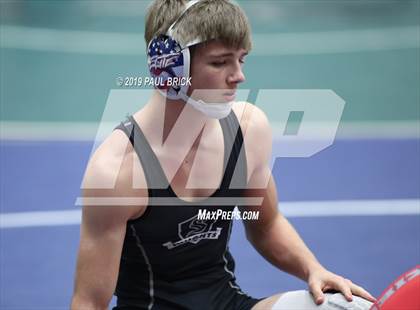 Thumbnail 2 in UIL 4A/5A Regional Wrestling Championships photogallery.