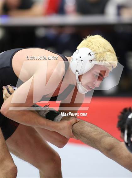 Thumbnail 3 in UIL 4A/5A Regional Wrestling Championships photogallery.