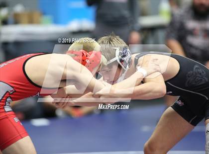 Thumbnail 2 in UIL 4A/5A Regional Wrestling Championships photogallery.