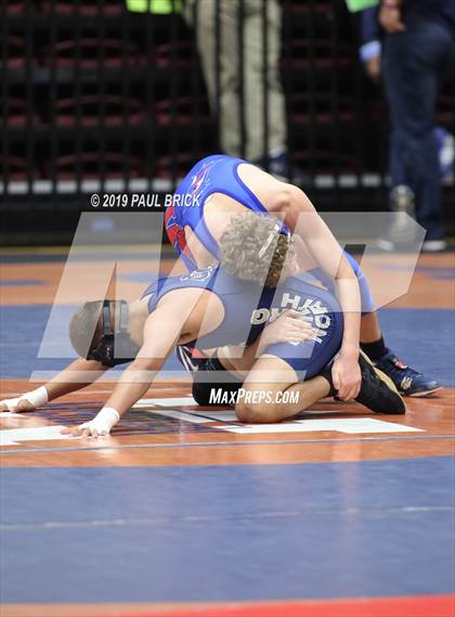 Thumbnail 3 in UIL 4A/5A Regional Wrestling Championships photogallery.