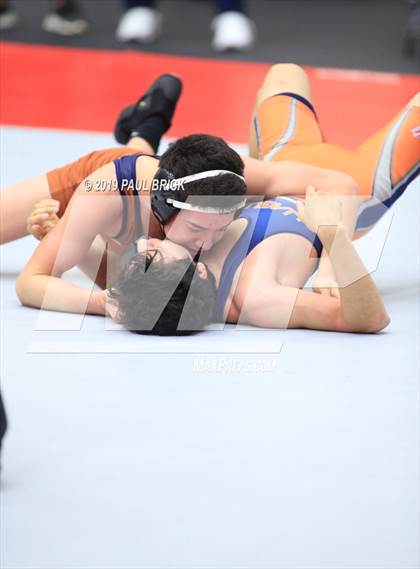 Thumbnail 2 in UIL 4A/5A Regional Wrestling Championships photogallery.