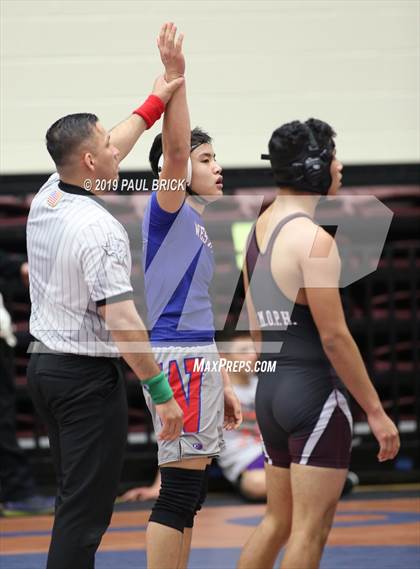 Thumbnail 3 in UIL 4A/5A Regional Wrestling Championships photogallery.