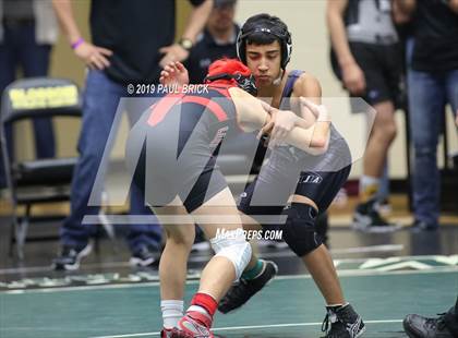 Thumbnail 3 in UIL 4A/5A Regional Wrestling Championships photogallery.