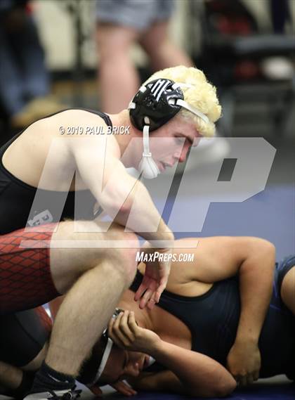 Thumbnail 2 in UIL 4A/5A Regional Wrestling Championships photogallery.
