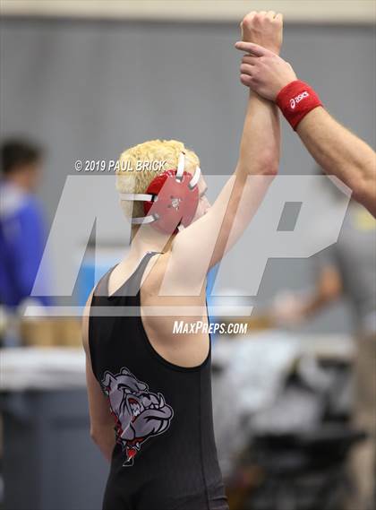 Thumbnail 2 in UIL 4A/5A Regional Wrestling Championships photogallery.