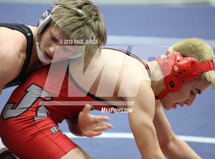 Thumbnail 3 in UIL 4A/5A Regional Wrestling Championships photogallery.