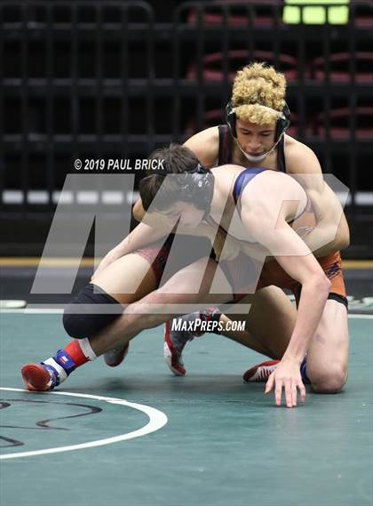 Thumbnail 3 in UIL 4A/5A Regional Wrestling Championships photogallery.