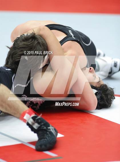 Thumbnail 2 in UIL 4A/5A Regional Wrestling Championships photogallery.