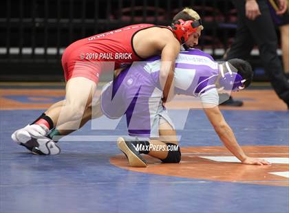 Thumbnail 3 in UIL 4A/5A Regional Wrestling Championships photogallery.