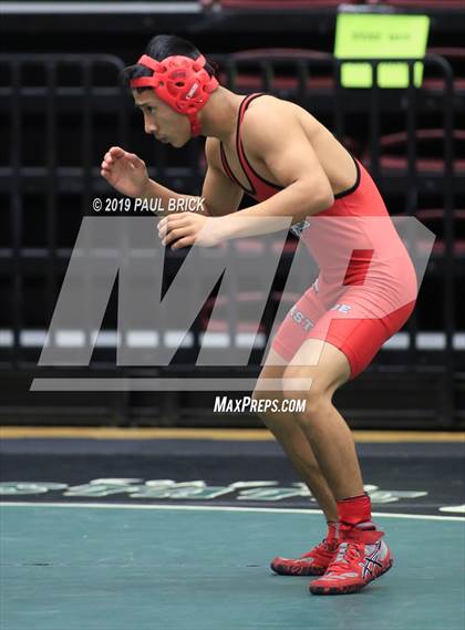 Thumbnail 3 in UIL 4A/5A Regional Wrestling Championships photogallery.