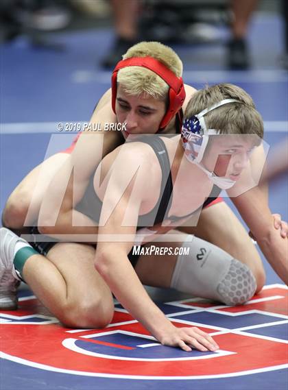 Thumbnail 2 in UIL 4A/5A Regional Wrestling Championships photogallery.