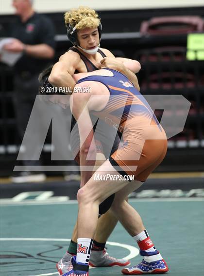 Thumbnail 2 in UIL 4A/5A Regional Wrestling Championships photogallery.