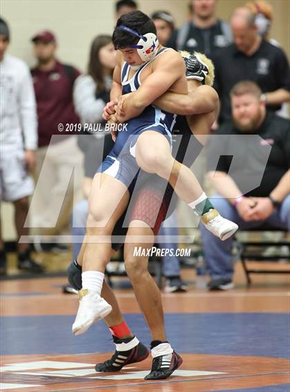 Thumbnail 3 in UIL 4A/5A Regional Wrestling Championships photogallery.