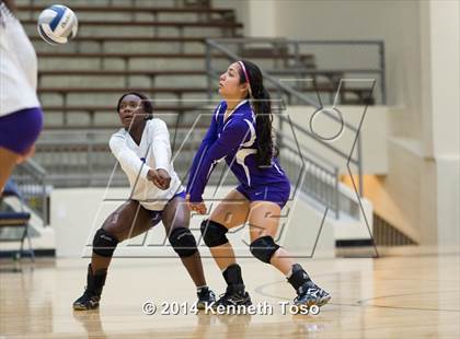 Thumbnail 2 in Burbank @ Brackenridge photogallery.