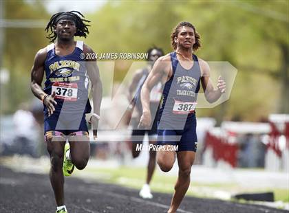 Thumbnail 3 in Lewis James Invitational (200 Meter) photogallery.