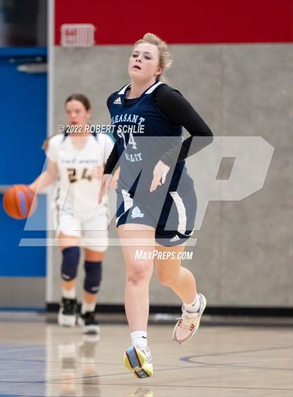 Thumbnail 1 in Pleasant Valley vs Oak Ridge (Folsom-Vista Winter Classic) photogallery.