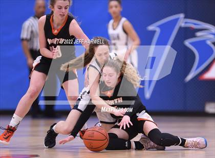 Thumbnail 3 in North vs. Archbishop Hoban (OHSAA D1 District Semifinal) photogallery.