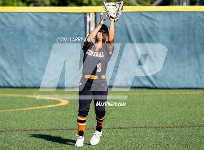 Thumbnail 3 in Saint Francis vs Central (CIF NorCal Division 1 Regional Semifinal) photogallery.