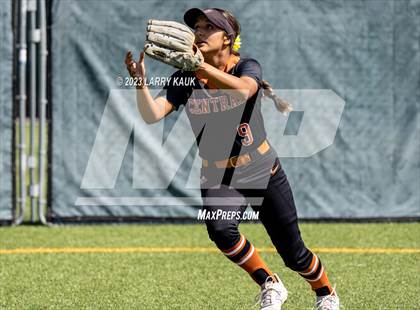 Thumbnail 3 in Saint Francis vs Central (CIF NorCal Division 1 Regional Semifinal) photogallery.