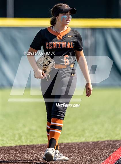 Thumbnail 2 in Saint Francis vs Central (CIF NorCal Division 1 Regional Semifinal) photogallery.