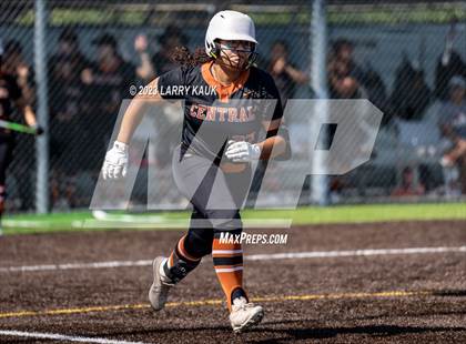 Thumbnail 3 in Saint Francis vs Central (CIF NorCal Division 1 Regional Semifinal) photogallery.