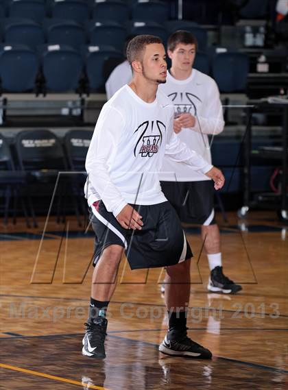 Thumbnail 2 in Carver vs Morristown-Hamblen West (Seymour Christmas Classic) photogallery.