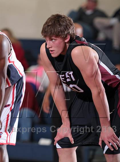 Thumbnail 2 in Carver vs Morristown-Hamblen West (Seymour Christmas Classic) photogallery.