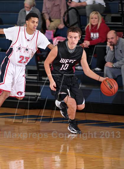 Thumbnail 3 in Carver vs Morristown-Hamblen West (Seymour Christmas Classic) photogallery.
