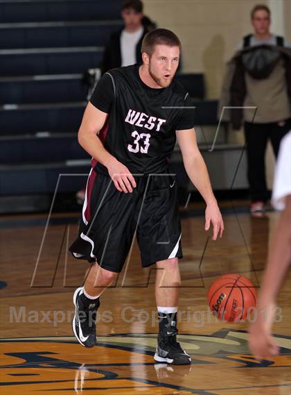 Thumbnail 1 in Carver vs Morristown-Hamblen West (Seymour Christmas Classic) photogallery.