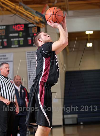 Thumbnail 3 in Carver vs Morristown-Hamblen West (Seymour Christmas Classic) photogallery.