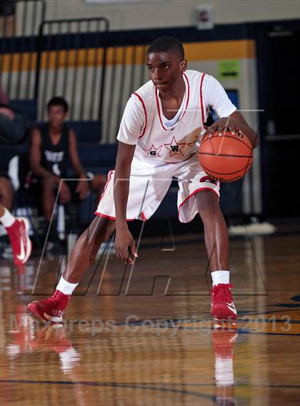 Thumbnail 2 in Carver vs Morristown-Hamblen West (Seymour Christmas Classic) photogallery.