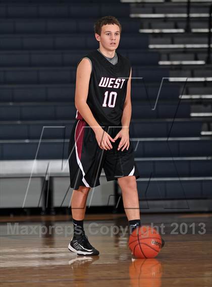 Thumbnail 3 in Carver vs Morristown-Hamblen West (Seymour Christmas Classic) photogallery.