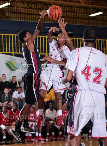 Thumbnail 2 in Carver vs Morristown-Hamblen West (Seymour Christmas Classic) photogallery.
