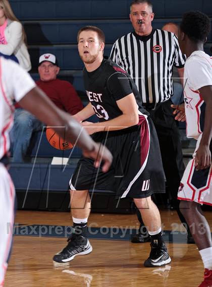 Thumbnail 2 in Carver vs Morristown-Hamblen West (Seymour Christmas Classic) photogallery.