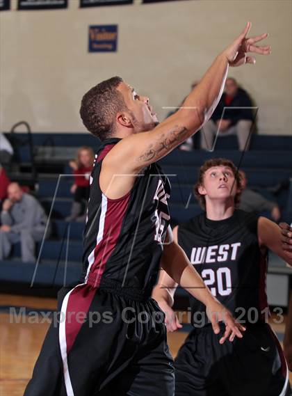 Thumbnail 1 in Carver vs Morristown-Hamblen West (Seymour Christmas Classic) photogallery.